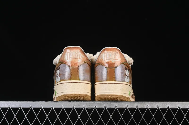 All categories Nk Air Force 1 Air Force series Nk Air Force 1 Low Air Force low-top Nike Air Force 1'07 Low "Milk Coffee Bear" Hand-painted graffiti Milk Coffee Bear Air Force 1 low-top casual sneakers XL2321-666